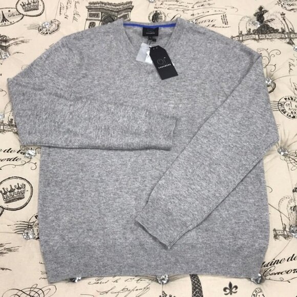 Qi Cashmere V-Neck Sweater - Picture 3 of 6